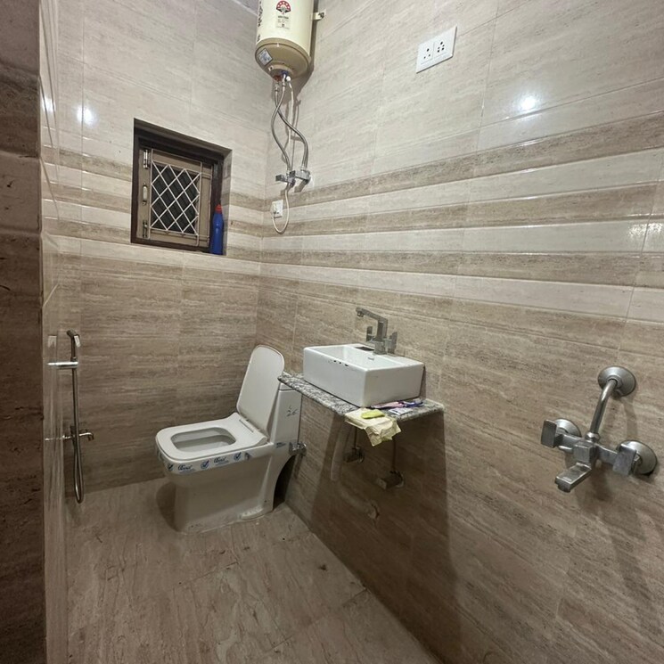 Bathroom, katwaria sarai 1 RK 250 Sq.Ft. Apartment In Katwaria Sarai Delhi 9515223