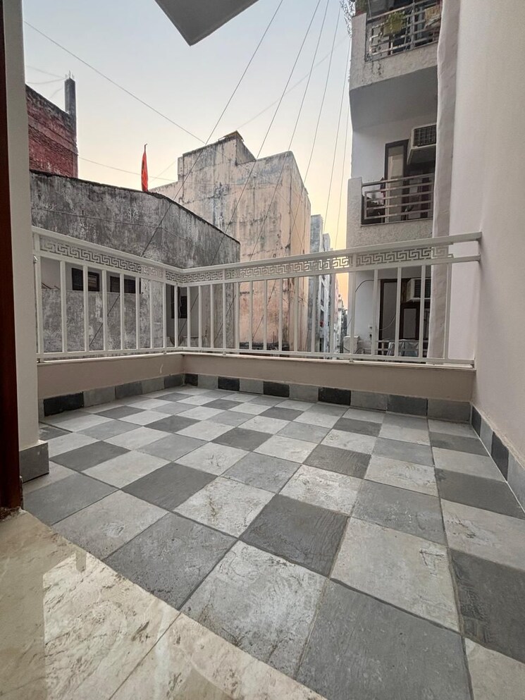 Balcony, freedom fighters enclave 1 Bedroom 500 Sq.Ft. Builder Floor In Freedom Fighters Enclave Delhi 9515206