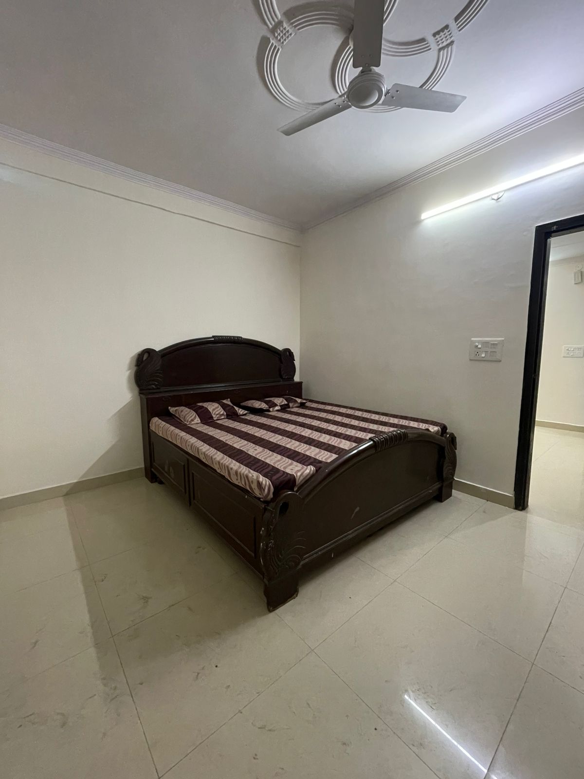 1 BHK + Servant Room Builder Floor For Rent in Chattarpur Temple 