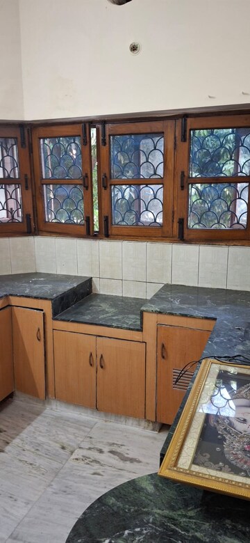 2 BHK Builder Floor For Rent in JakhaN-Rajpur Road