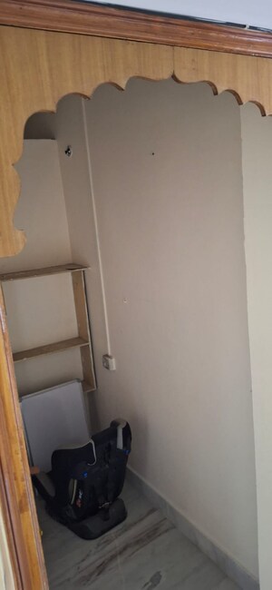 Furnished Amenities in 2 BHK Builder Floor at JakhaN-Rajpur Road – for Rent