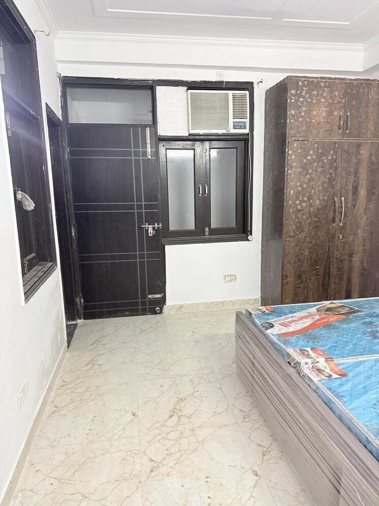 Room, freedom fighters enclave 1 Bedroom 500 Sq.Ft. Builder Floor In Freedom Fighters Enclave Delhi 9515285