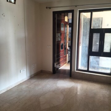 Room in 1 BHK Builder Floor at Sector 9 – for Rent