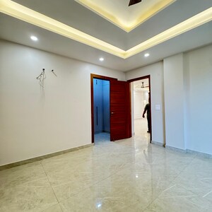 Room in 4 BHK Builder Floor at Sector 21c – for Rent