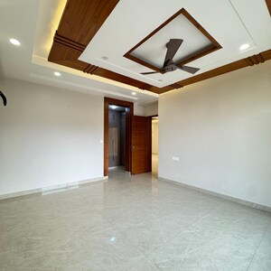 Room in 4 BHK Builder Floor at Sector 21c – for Rent