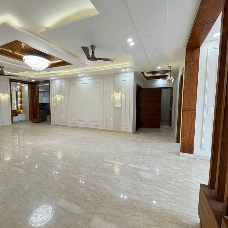 Room, sector 21c 4 Bedroom 250 Sq.Yd. Builder Floor In Sector 21c Faridabad 9515304