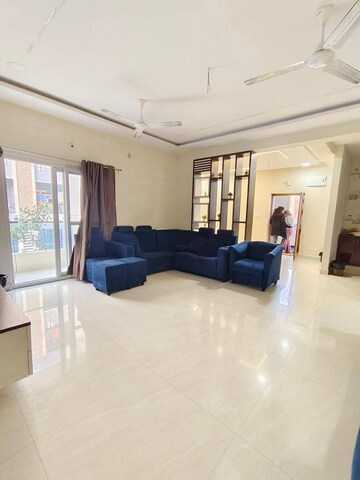Living Room in 3 BHK Apartment at Kondapur – for Rent