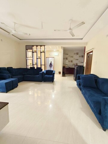 Living Room in 3 BHK Apartment at Kondapur – for Rent