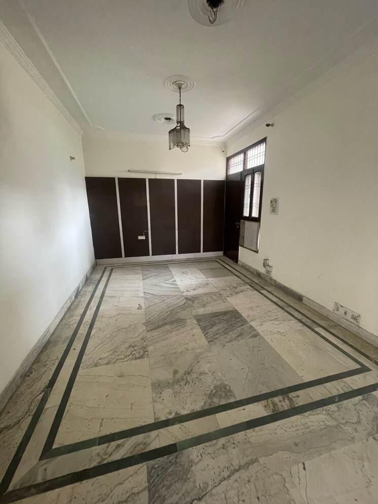 undefined, sector 21d 3 Bedroom 250 Sq.Yd. Builder Floor In Sector 21d Faridabad 9515395