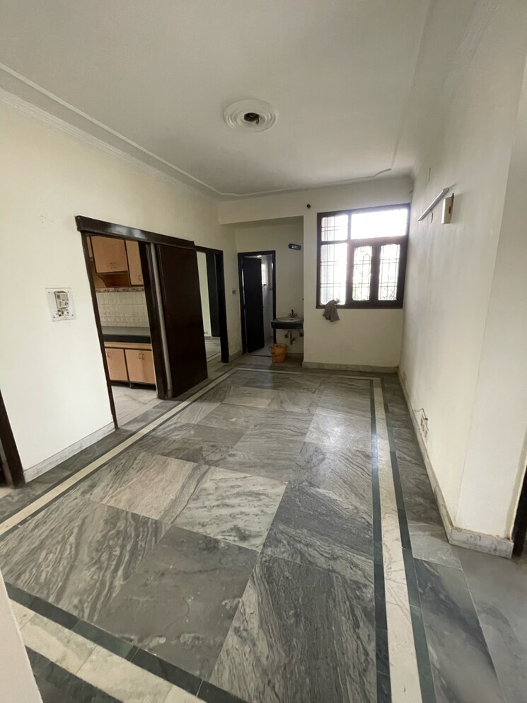 undefined, sector 21d 3 Bedroom 250 Sq.Yd. Builder Floor In Sector 21d Faridabad 9515395