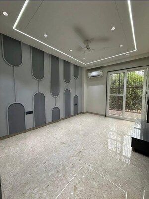 Room in 3.5 BHK Builder Floor at Empire Floors, Sector 57 – for Sale