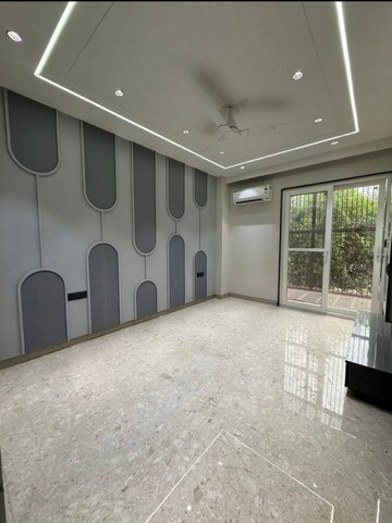 Room in 3.5 BHK Builder Floor at Empire Floors, Sector 57 – for Sale