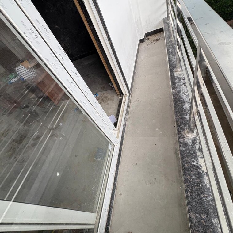 Balcony, sector 9 1.5 Bedroom 1600 Sq.Ft. Builder Floor In Sector 9 Gurgaon 9515498