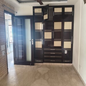 Room in 1 BHK Builder Floor at Sector 9 – for Rent