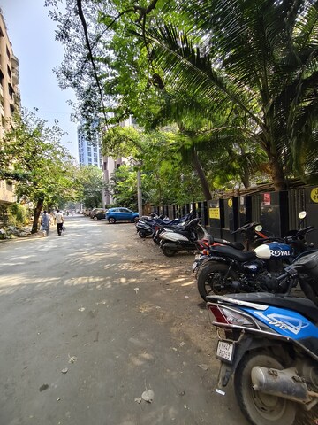 Parking in 1 RK Apartment at Vasant Valley Complex, Malad East – for Rent