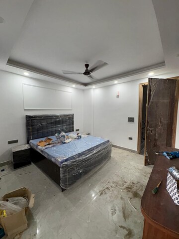 Living Room in 1.5 BHK Builder Floor at Sector 9 – for Rent