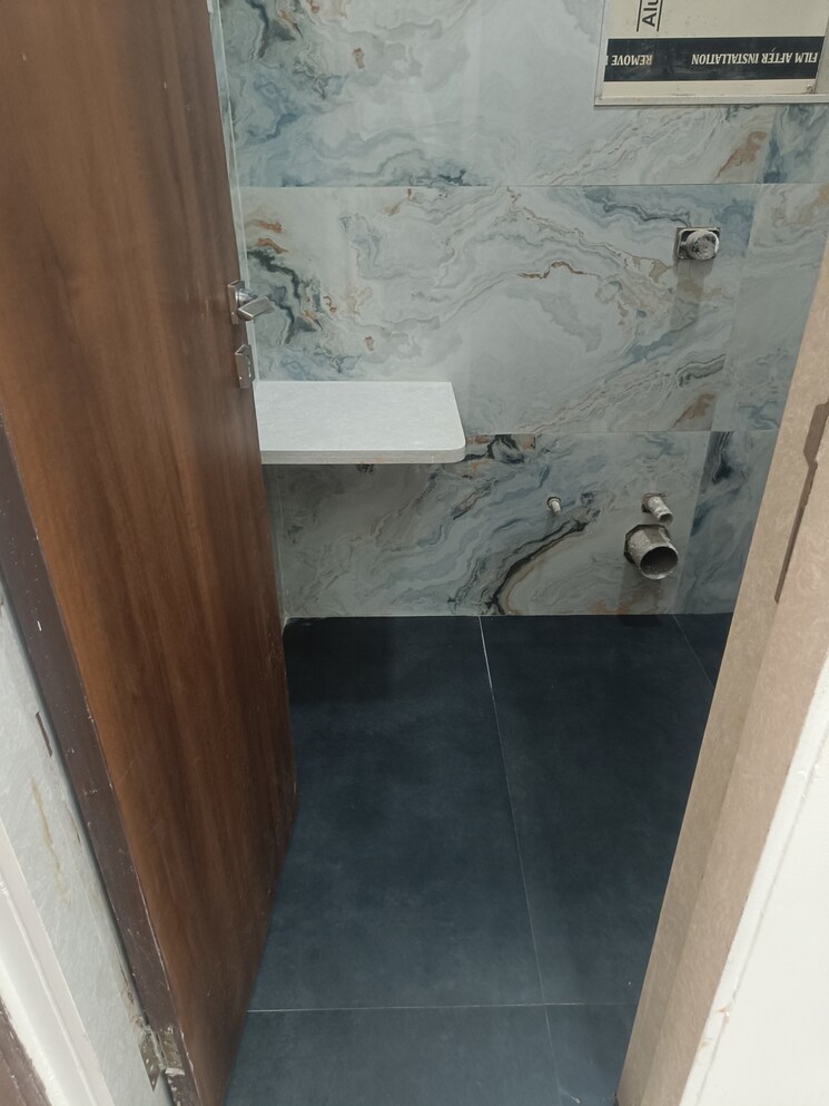 Bathroom, vaishali-chs-dahanukar-wadi 2 Bedroom 790 Sq.Ft. Apartment In Kandivali West Mumbai 9515580