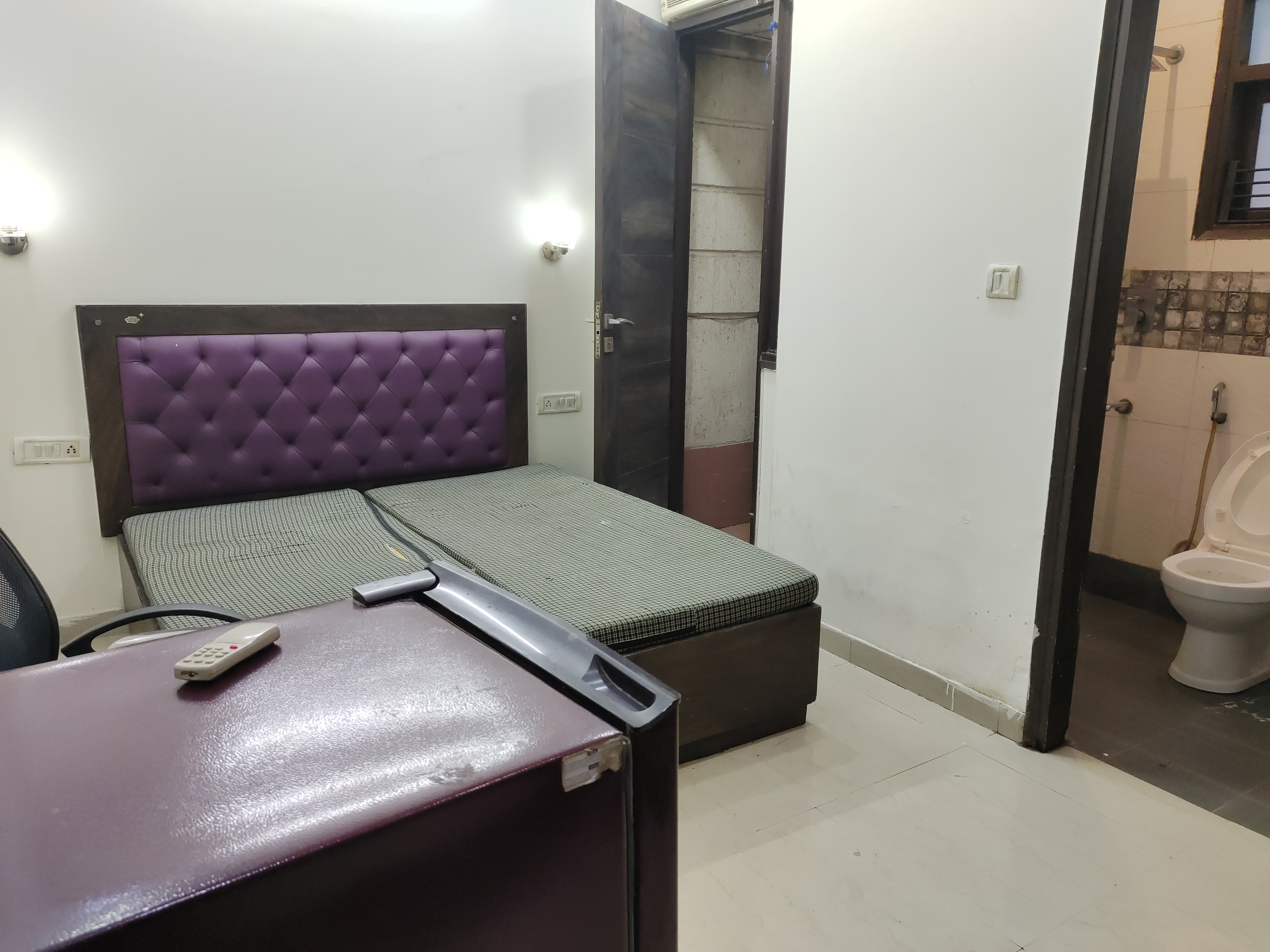 1 Rk+ Extra Room Builder Floor For Rent in Queens Plaza