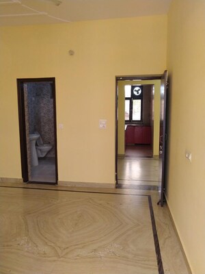 Room in 2 BHK Builder Floor at Sharma Homes 1, Sector 37 – for Rent