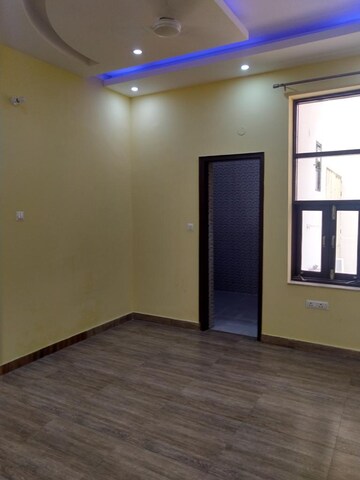 Room in 2 BHK Builder Floor at Sharma Homes 1, Sector 37 – for Rent