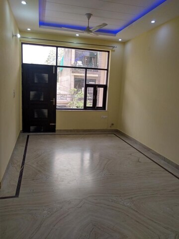 Room in 2 BHK Builder Floor at Sharma Homes 1, Sector 37 – for Rent