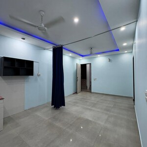 Room in 3 BHK Builder Floor at Sector 9 – for Rent