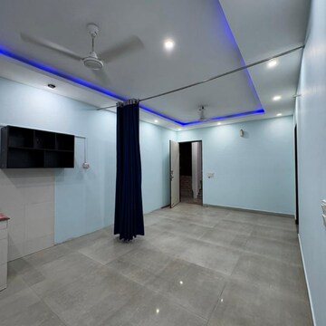 Room in 3 BHK Builder Floor at Sector 9 – for Rent