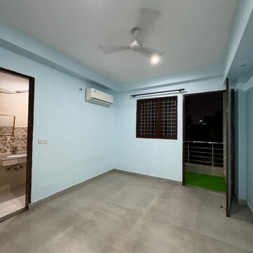 Room in 3 BHK Builder Floor at Sector 9 – for Rent