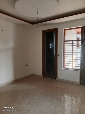 Room in 2 BHK Builder Floor at Sharma Homes 1, Sector 37 – for Rent