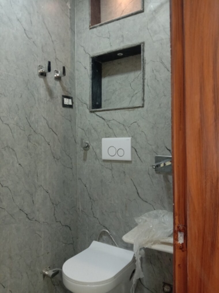 Bathroom, dwarka mor 2 Bedroom 451 Sq.Ft. Builder Floor In Dwarka Mor Delhi 9515656