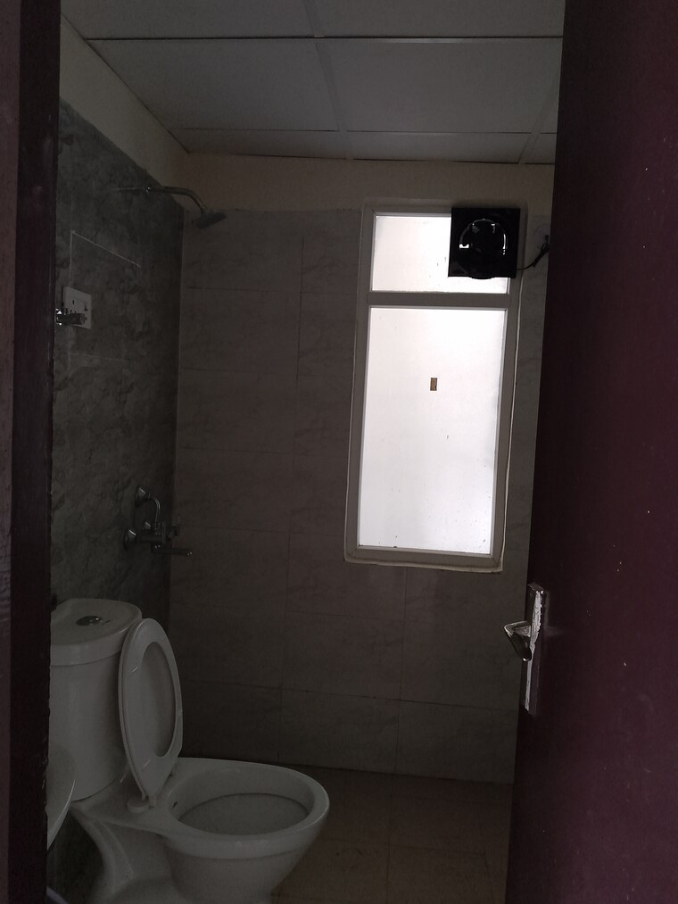 Bathroom, amrapali-enchante 3 Bedroom 1050 Sq.Ft. Apartment In Tech Zone 4 Greater Noida Greater Noida 9515865
