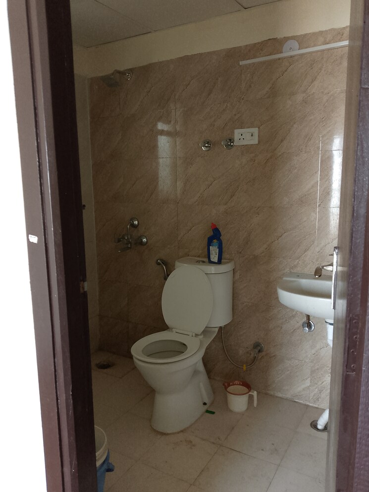 Bathroom, amrapali-enchante 3 Bedroom 1050 Sq.Ft. Apartment In Tech Zone 4 Greater Noida Greater Noida 9515865