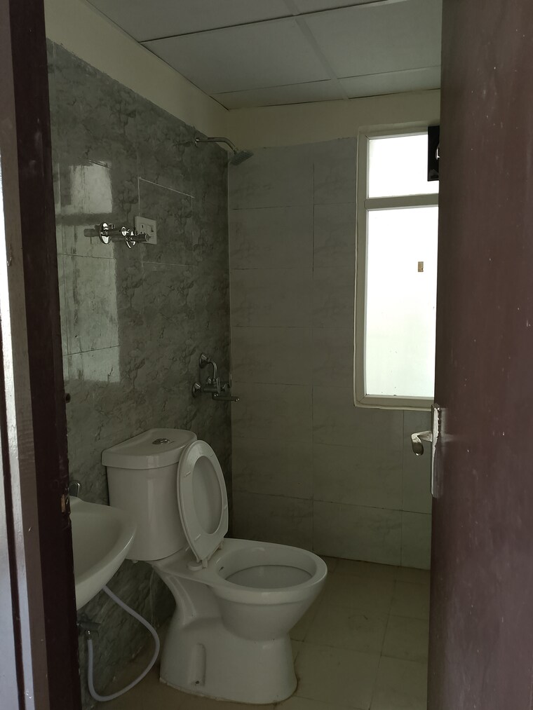 Bathroom, amrapali-enchante 3 Bedroom 1050 Sq.Ft. Apartment In Tech Zone 4 Greater Noida Greater Noida 9515865