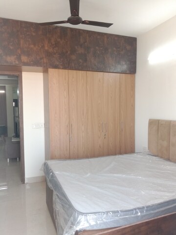 Room in 2 BHK Apartment at Signature Global Prime, Sector 63a – for Rent