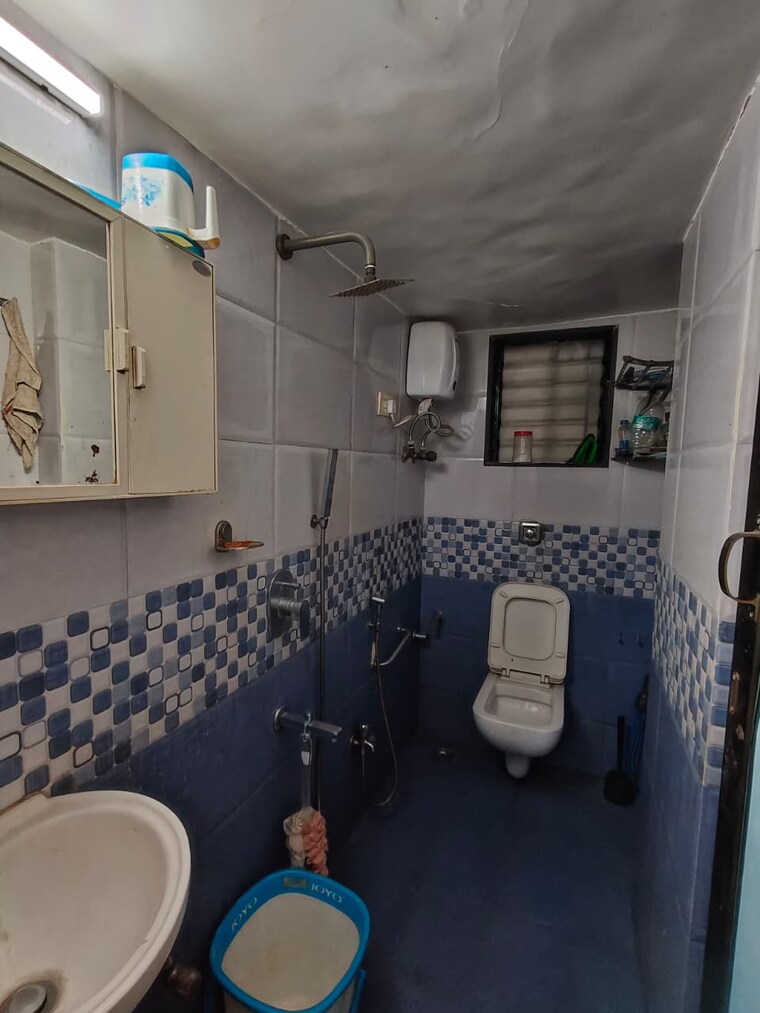 Bathroom, vashi sector 28 3 Bedroom 1300 Sq.Ft. Apartment In Vashi Sector 28 Navi Mumbai 9515779