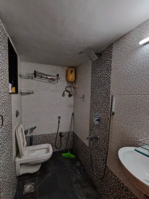 Bathroom in 3 BHK Apartment at Vashi Sector 28 – for Rent