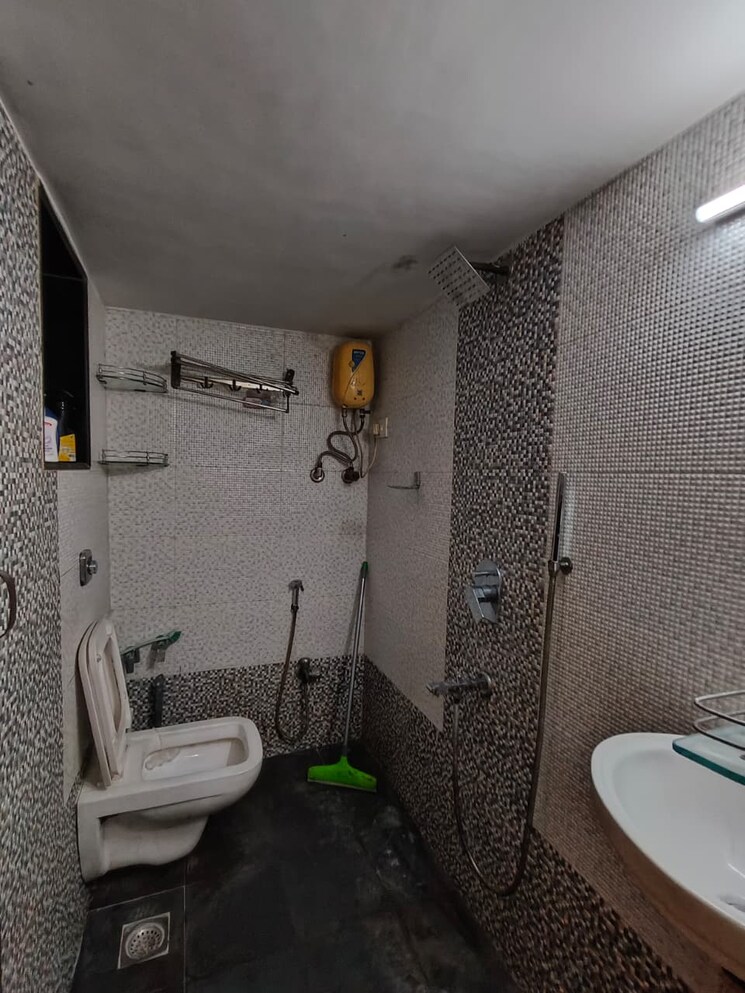 Bathroom, vashi sector 28 3 Bedroom 1300 Sq.Ft. Apartment In Vashi Sector 28 Navi Mumbai 9515779