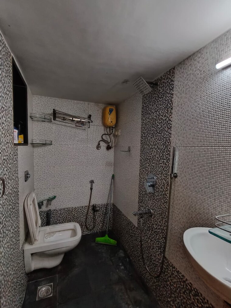 Bathroom, vashi sector 28 3 Bedroom 1300 Sq.Ft. Apartment In Vashi Sector 28 Navi Mumbai 9515779