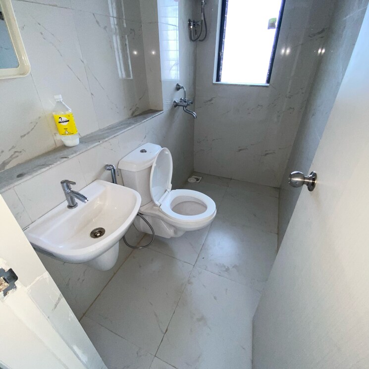 Bathroom, runwal-gardens-phase-2 1 Bedroom 467 Sq.Ft. Apartment In Kalyan Shilphata Road Thane 9515794