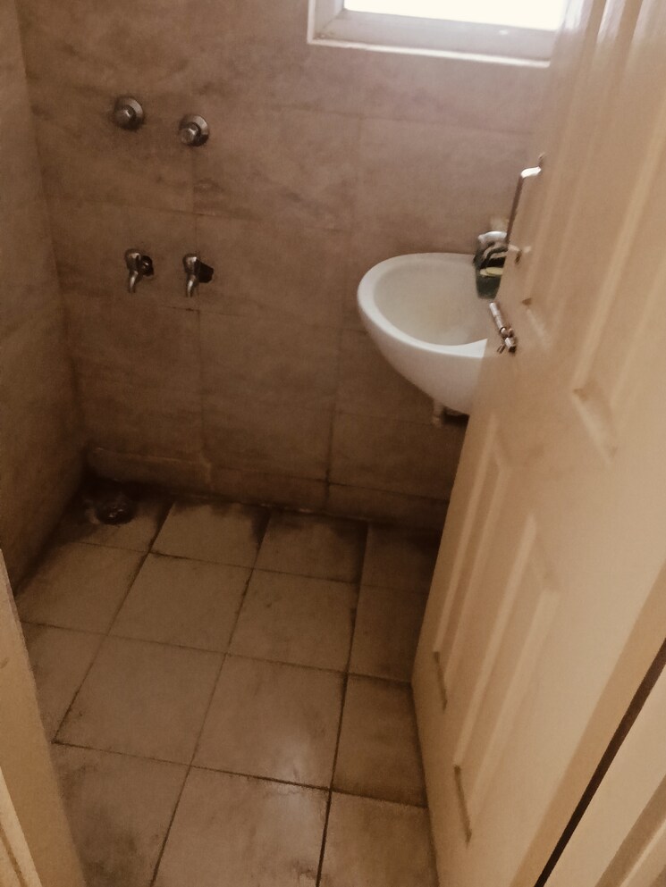 Bathroom, wave-dream-homes 1 Bedroom 578 Sq.Ft. Apartment In Wave City Ghaziabad 9515807