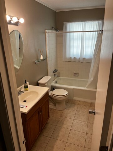 Bathroom in 2 BHK Apartment at Datta Tower, Parel – for Rent