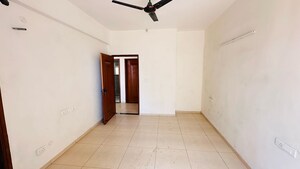 Room in 3 BHK Apartment at Sushma Capital, Kishanpura – for Rent