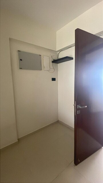 Room in 4 BHK Apartment at Worli Sea Face – for Rent