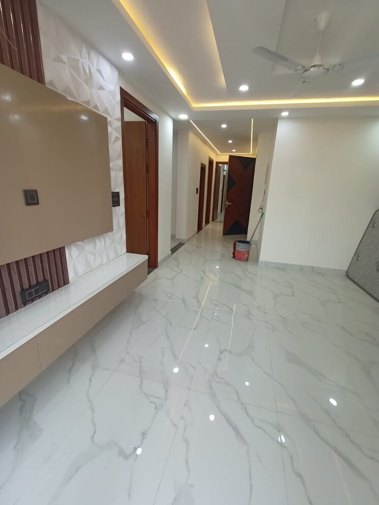 Room, sector 12 3 Bedroom 1500 Sq.Ft. Builder Floor In Sector 12 Gurgaon 9515848