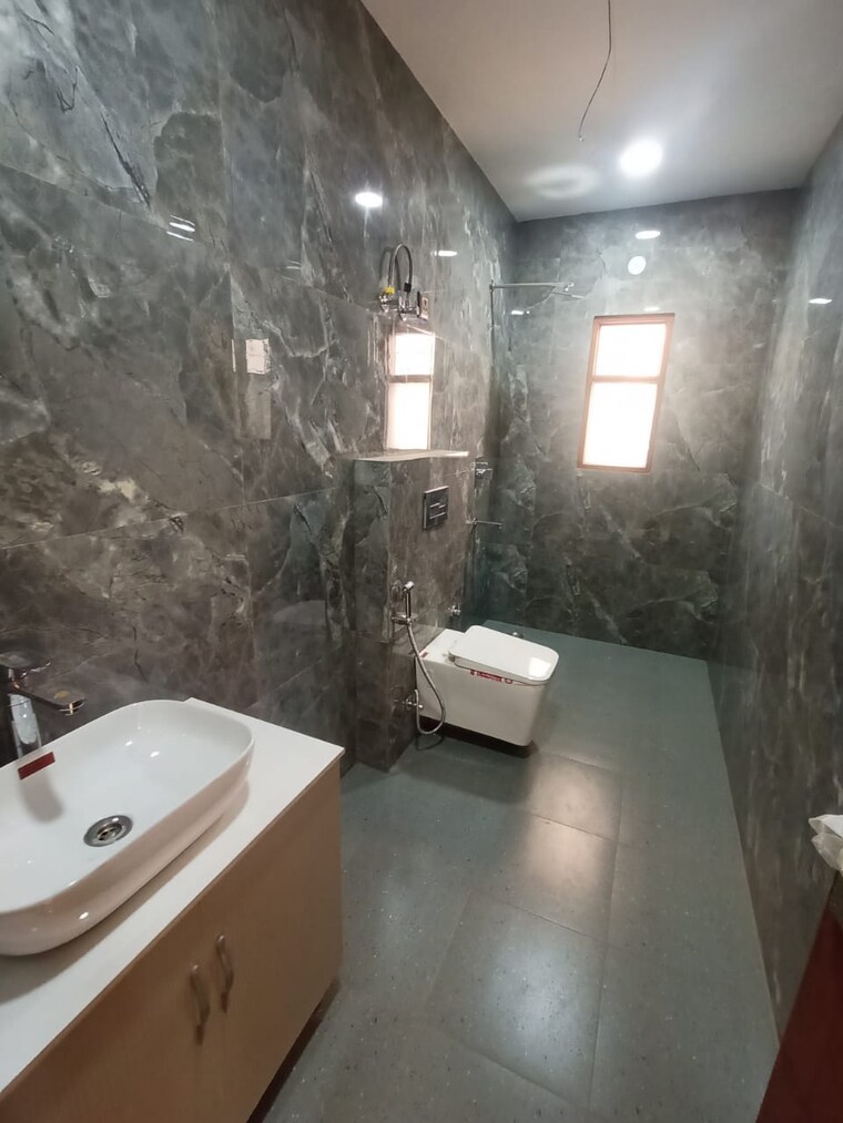 Bathroom, sector 12 3 Bedroom 1500 Sq.Ft. Builder Floor In Sector 12 Gurgaon 9515848