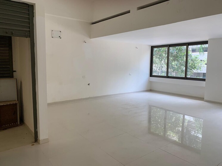Room, matunga east Commercial Office Space 750 Sq.Ft. In Matunga East Mumbai 9515837