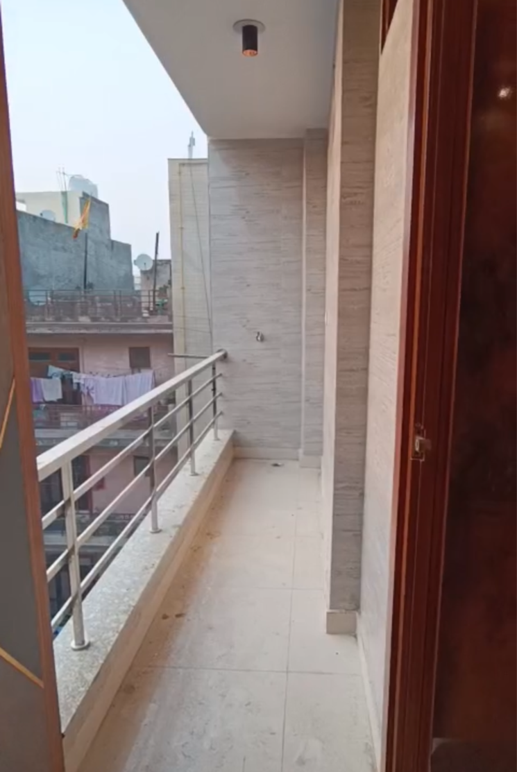 Balcony, uttam nagar 3 Bedroom 120 Sq.Yd. Builder Floor In Uttam Nagar Delhi 9515860