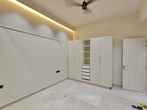 Room in 3 BHK Apartment at Indiabulls Sky Forest, Lower Parel – for Rent