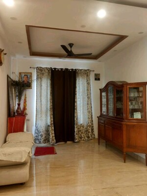 Living Room in 3.5 BHK Builder Floor at Sgm Nagar – for Rent