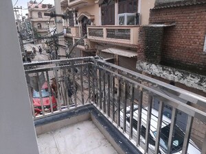 Balcony in 3.5 BHK Builder Floor at Sgm Nagar – for Rent